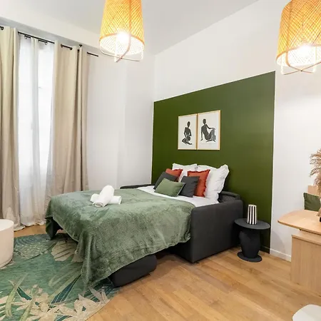 Charming Parisian Párizs