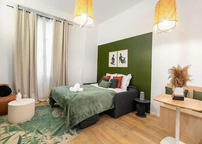 Charming Parisian Párizs